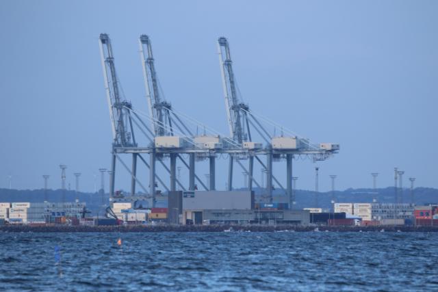 Simas Filters ensures the working environment for crane operators at Aarhus Port.